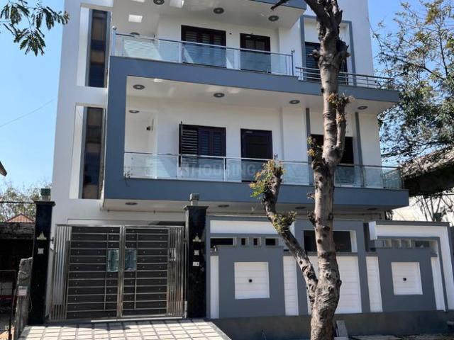 4 BHK Independent House in Omicron II for resale Greater Noida. The reference number is 20360518