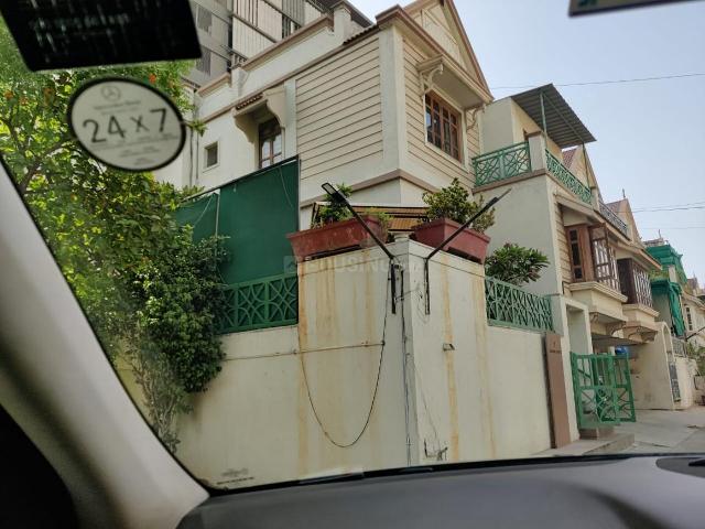 4 BHK Independent House in Prahlad Nagar for resale Ahmedabad. The reference number is 20491617