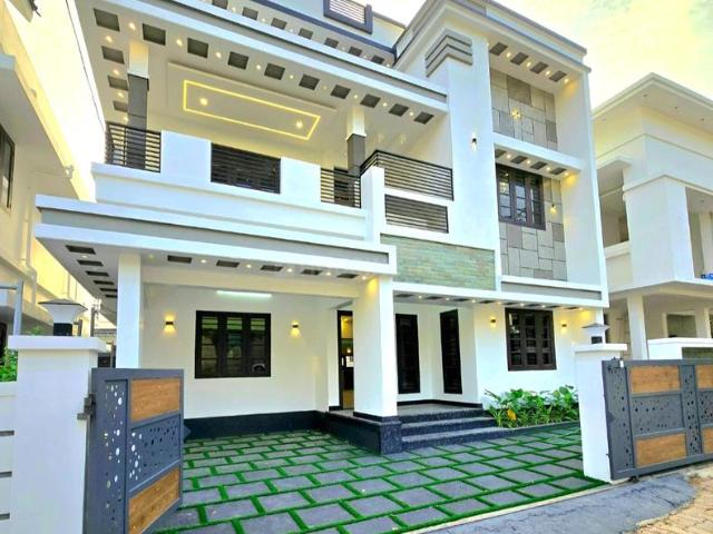 4 BHK Independent House in Pukkattupady for resale Kochi. The reference number is 17057540