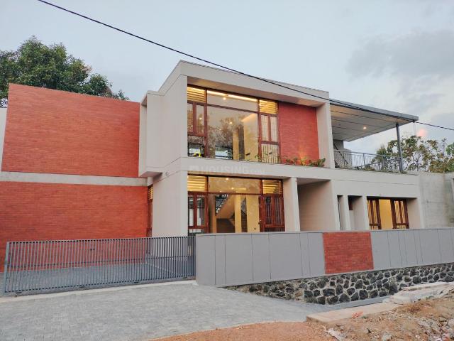 4 BHK Independent House in Pukkattupady for resale Kochi. The reference number is 19375291