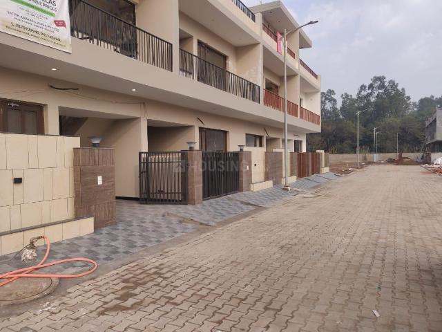 4 BHK Independent House in Sanauli for resale Zirakpur. The reference number is 17672022