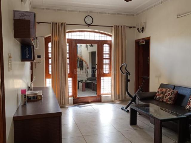 4 BHK Independent House in Sector 11 Rohini for rent New Delhi. The reference number is 20518921