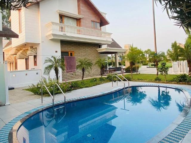 4 BHK Independent House in Sector 135 for resale Noida. The reference number is 19566453