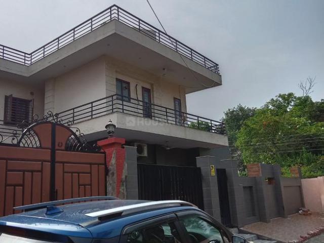 4 BHK Independent House in Sector 28 for resale Faridabad. The reference number is 19709500