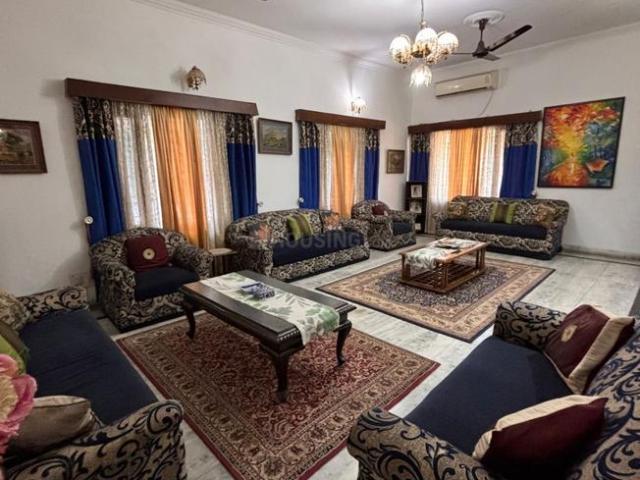 4 BHK Independent House in Sector 33 for resale Chandigarh. The reference number is 17447596