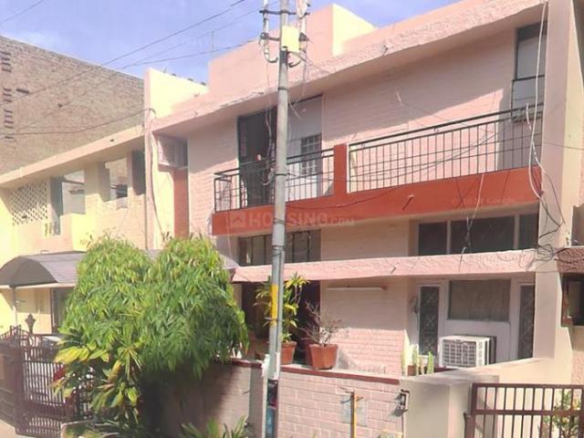 4 BHK Independent House in Sector 34 for resale Chandigarh. The reference number is 14756826