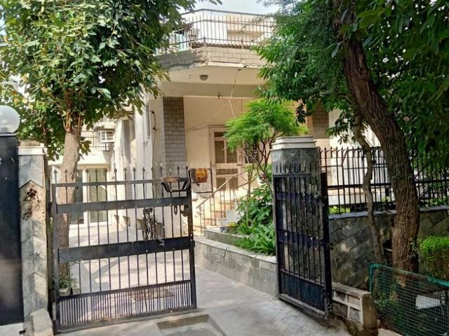 4 BHK Independent House in Sector 36 for resale Noida. The reference number is 18003078