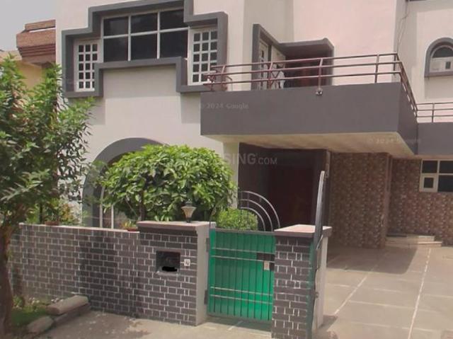 4 BHK Independent House in Sector 44 for resale Chandigarh. The reference number is 16958957