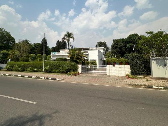 4 BHK Independent House in Sector 8 for resale Chandigarh. The reference number is 20127954