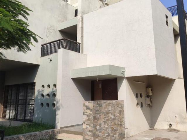 4 BHK Independent House in Shantipura for rent Ahmedabad. The reference number is 17574076