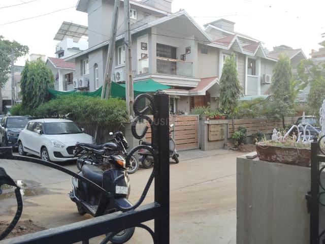 4 BHK Independent House in South Bopal for resale Ahmedabad. The reference number is 20704544