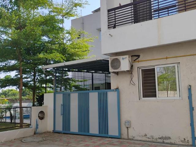 4 BHK Independent House in Sunpharma Road for rent Vadodara. The reference number is 20660656