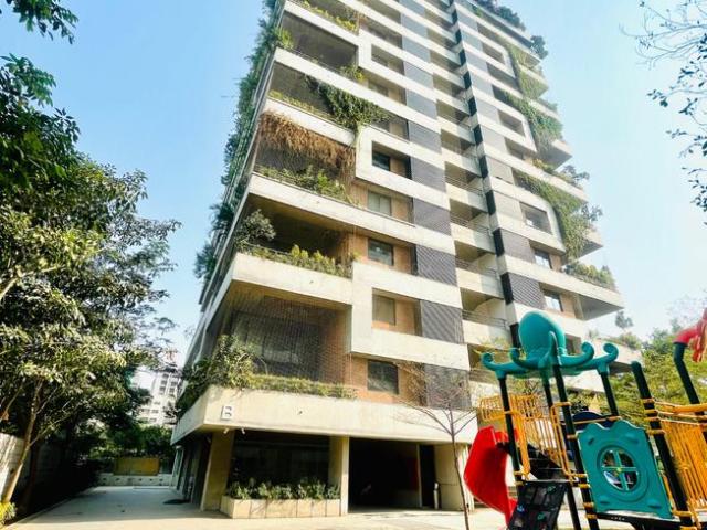 4 BHK Penthouse in Iscon Ambli Road for rent Ahmedabad. The reference number is 20176503