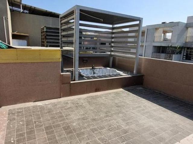 4 BHK Penthouse in Jodhpur for resale Ahmedabad. The reference number is 16582876