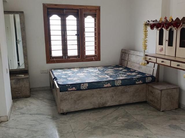 4 BHK Penthouse in Shyamal for rent Ahmedabad. The reference number is 20139214