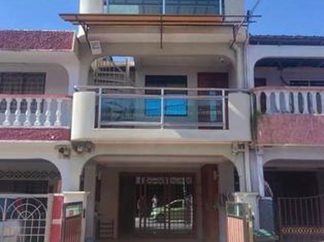4 Bilik Rumah Murah 2 Tingkat Taman Kluang Barat