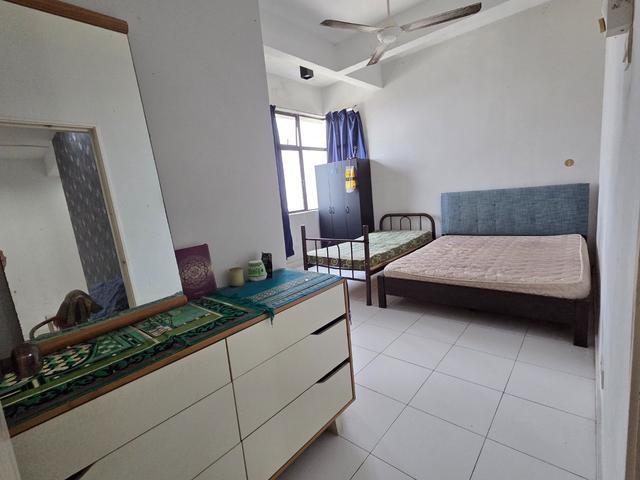 4 bilik 2 bilik air Furnished Kristal View Condo Seksyen 7