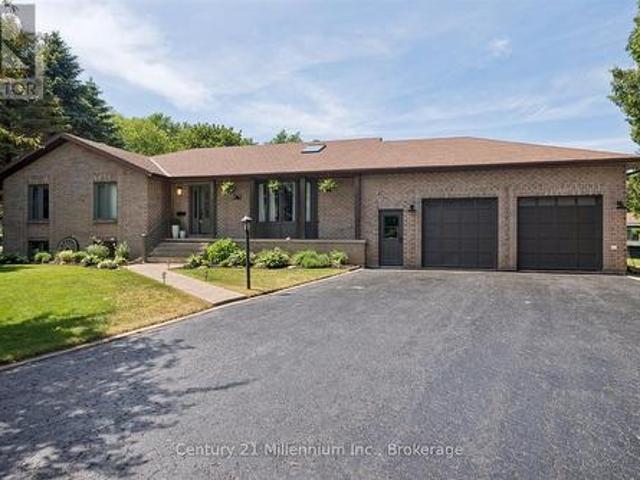 4 Blackburn Avenue, Clearview Nottawa, ON, L0M 1P0 house for sale | Listing ID S13563 | Royal LePage