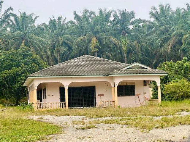 4 BR house with 1 acre land for sale at Raub Pahang