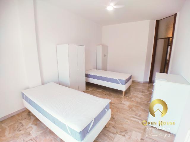 4 CAMERE^6 POSTI LETTO^GARAGE^LAVANDERIA