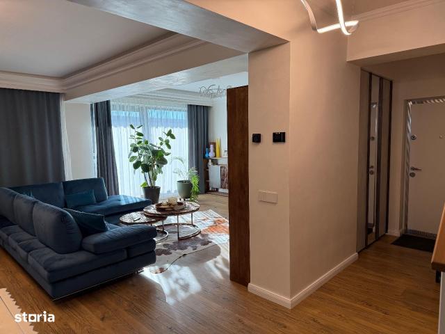4 camere, apartament de vanzare Constanta judet, Mamaia Sat 9032 •