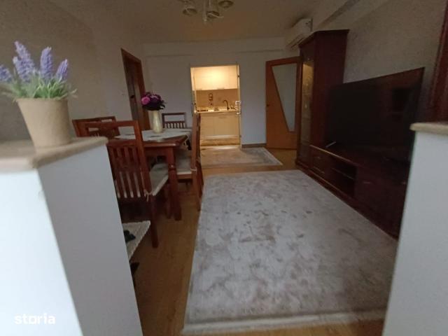 4 camere, apartament de vanzare Constanta judet, Navodari 8636 •