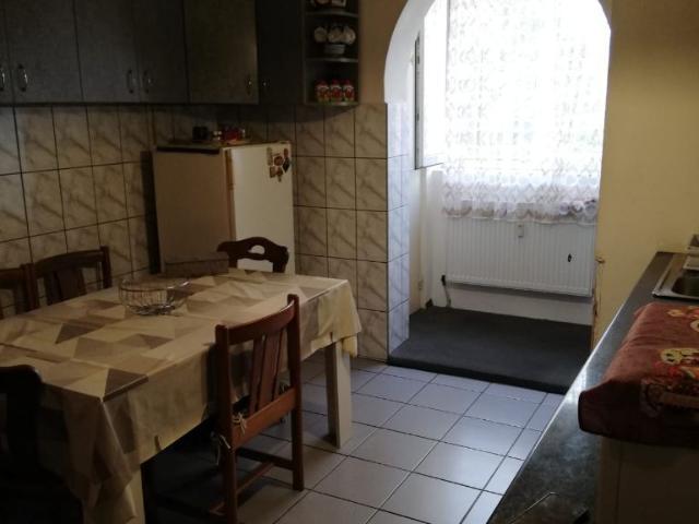 4 camere, apartament de vanzare Bihor judet, Bulevardul Dacia 9206 •