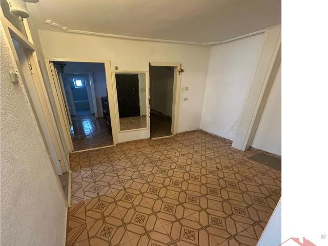 4 camere, apartament de vanzare Vrancea judet, Strada George Cosbuc 9119 •