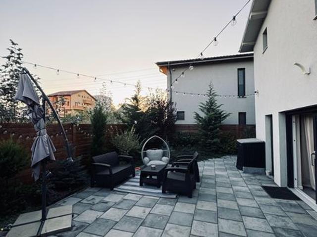 4 camere, casa de vanzare Constanta judet, Mamaia Sat 8987 •
