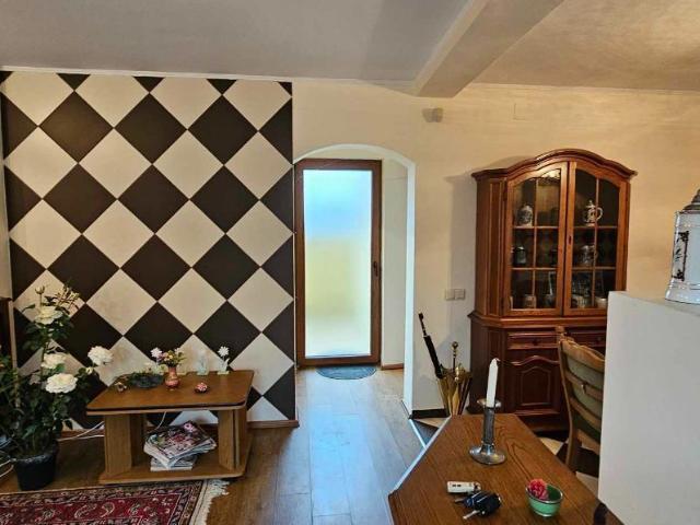 4 camere, casa de vanzare Bihor judet, Calea Santandrei 8979 •