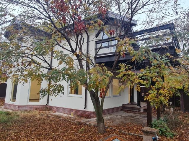 4 camere, casa de vanzare Ilfov judet, Strada Sportului 8911 •
