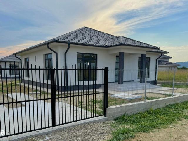 4 camere, casa de vanzare Valcea judet, Budesti 8854 •