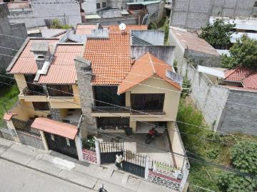 4 CASA EN VENTA EN EL CENTRO DE GUALACEO