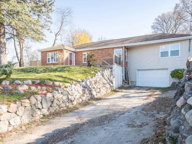 4 Car Gar 4 Bed Bungalow HUGE lot df63571