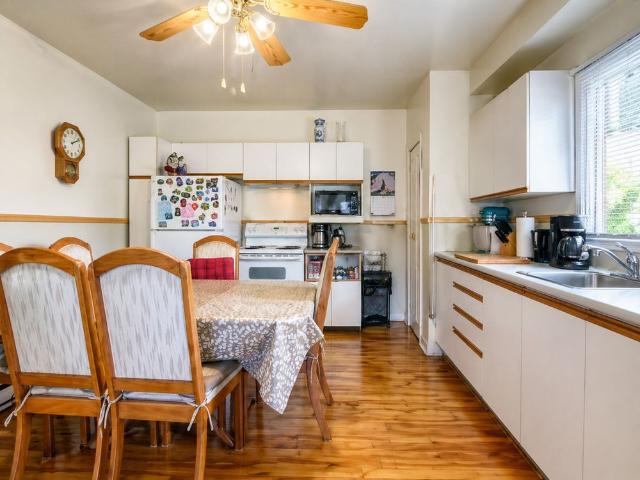 4½: Chambre + Double Salon + Bureau