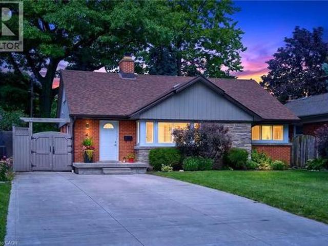4 Compton Place, Hamilton, ON, L8T 3Y1 house for sale | Listing ID 40852 | Royal LePage