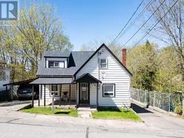 4 Cora Street E, Huntsville, ON, P1H 1T5 house for sale Lis.