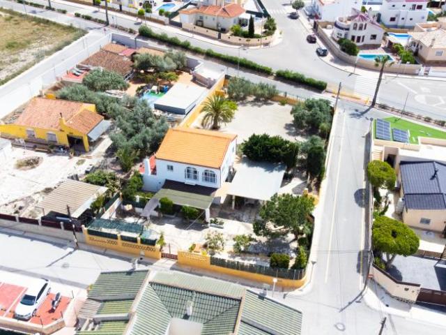 4 Dormitorio Casa Urb. La Marina Alicante LS89861394