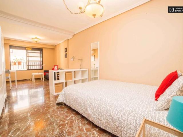 4 Dormitorio Shared Living/Roommate Valencia Valencia 91328857