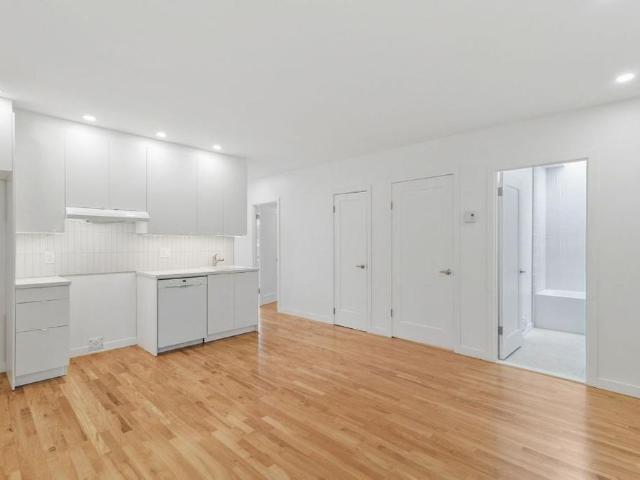 4 ½ entièrement rénové à Rosemont | 2 chambres fermées | balcon | lave vaisselle