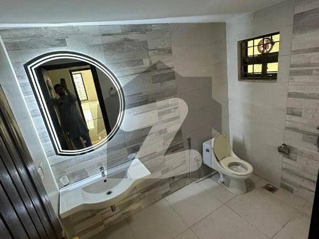 4 Floor 3 Bed Room Apartment Available For Sale