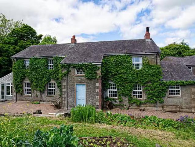 4 Forthill Road