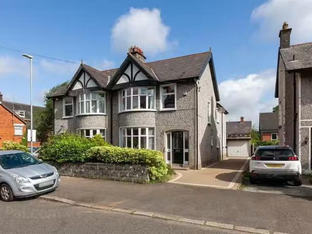 4 Galwally Park