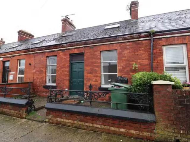 4 Geraldine Villas, Mulgrave Street, Garryowen, Co. Limerick.