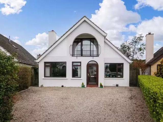 4 Glen Garth, The Park, Cornelscourt, Dublin 18, D18X8P0 is fo.