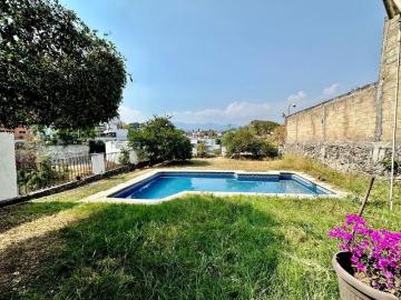 4 habitaciones, jardín, alberca privada y vigilancia