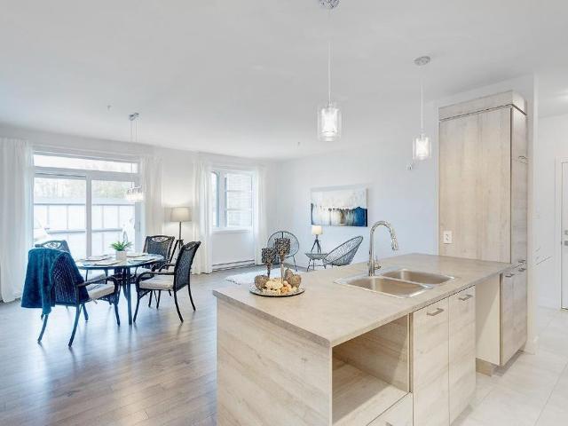 4½ haut de gamme disponible maintenant – 1 mois gratuit Ascenseur et plafonds 9 pieds