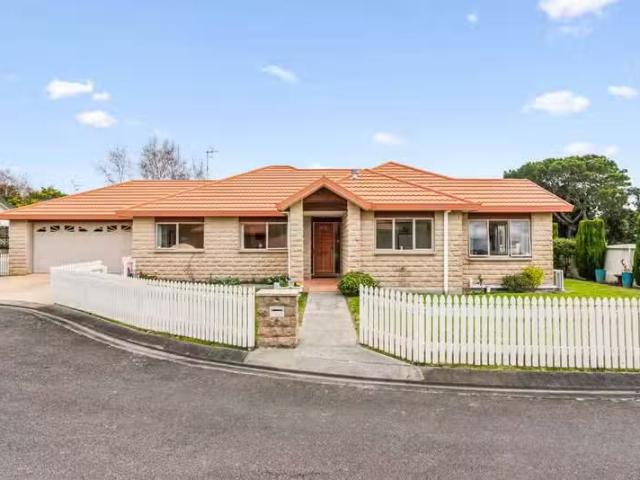 4 Inverell Place, Waikanae, Kapiti Coast For Sale