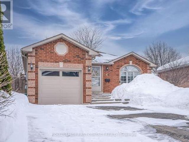 4 Irish Lane, Barrie, ON, L4M 6H8 house for sale | Listing ID S12010 | Royal LePage