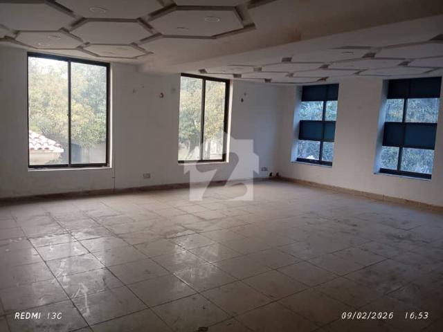4 Kanal Commercial Building Ground Floor+First Floor G+1 25000 Sqft Covered Area with Front and Back Parking for Rent in L Block Gulberg III Lahore